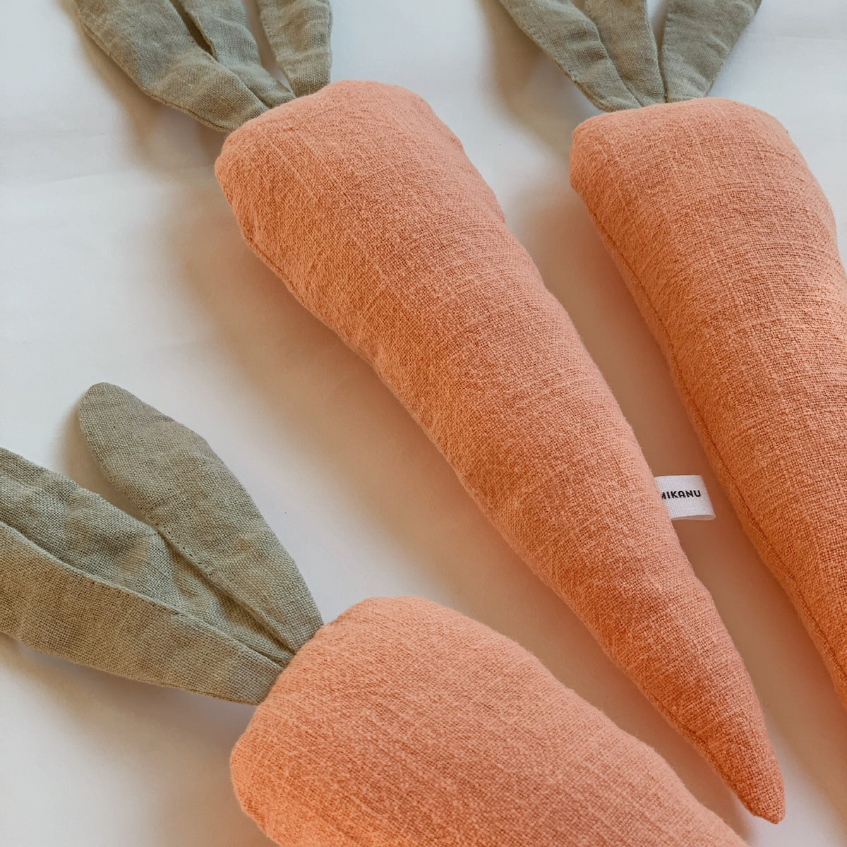 MIKANU CARROT RATTLE